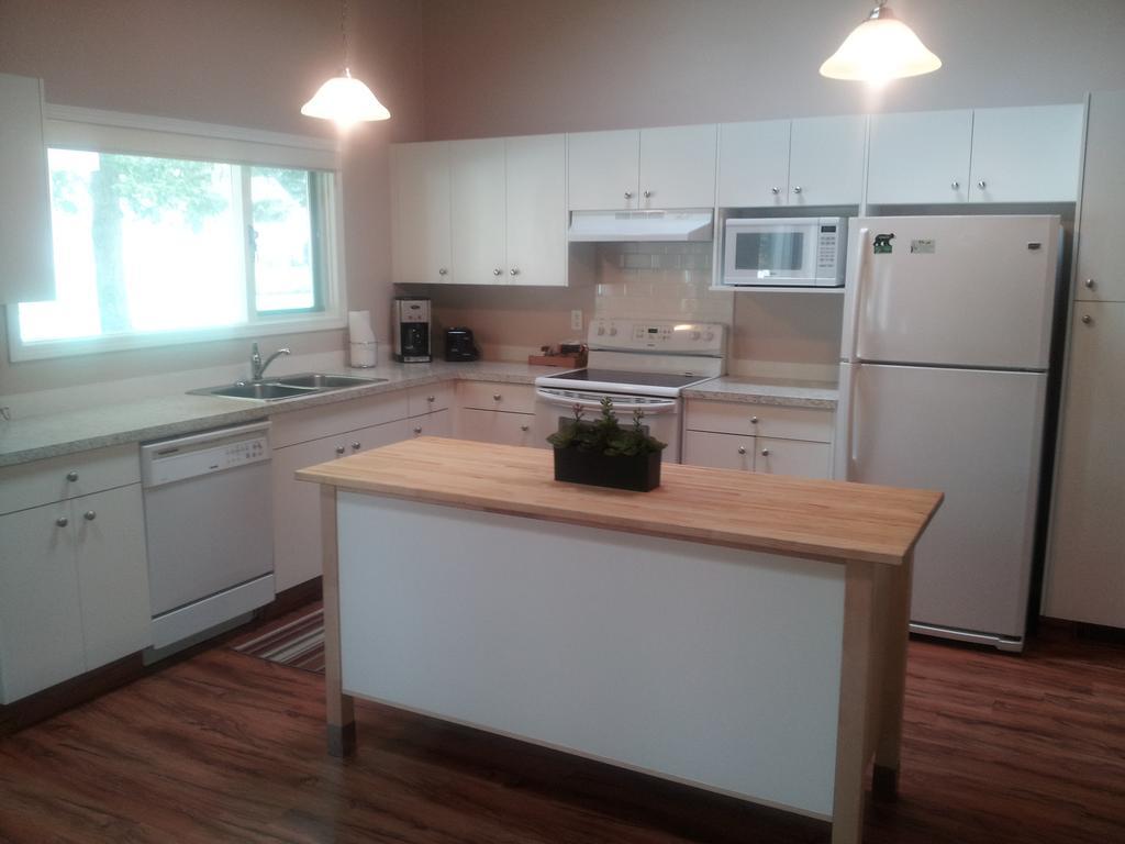 Radium Valley Vacation Resort Invermere Esterno foto