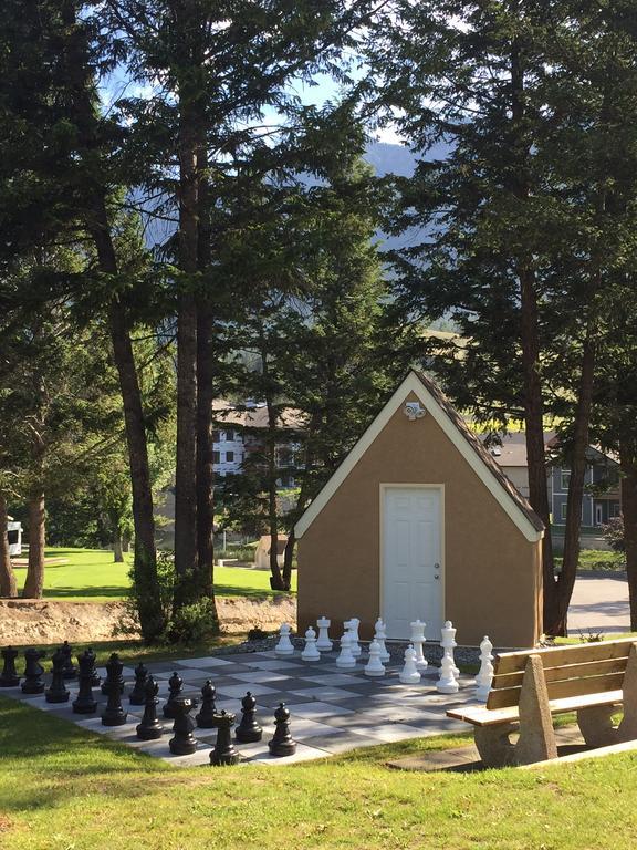 Radium Valley Vacation Resort Invermere Esterno foto